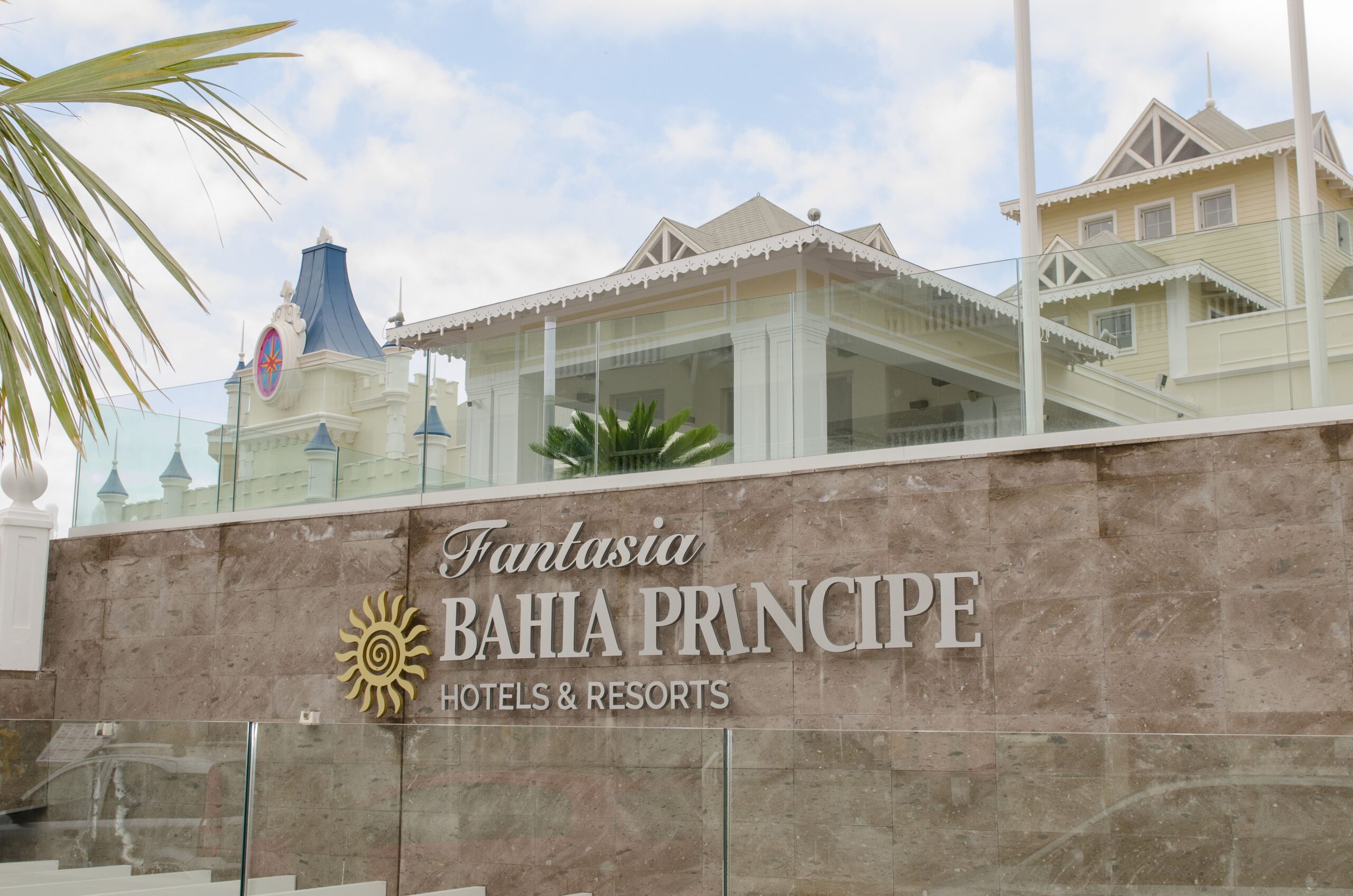 Hotel Bahía Príncipe Fantasía. Proyecto de Dressler Aluminio